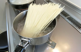 ほたてともずくのそうめん