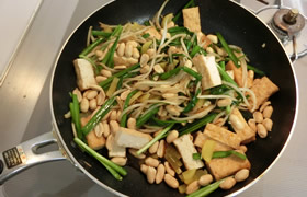 にらと厚揚げのオイスターソース炒め