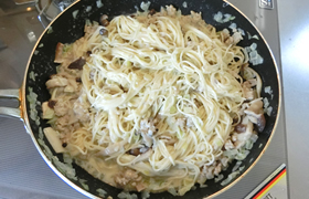 ひき肉ときのこのクリームそうめん