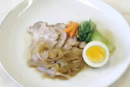 玉ねぎたっぷりの煮豚