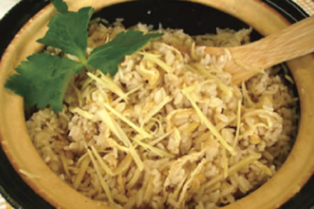 油揚げ入りしょうがごはん
