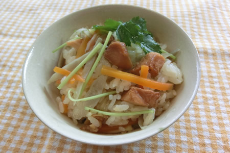 焼き鳥缶でとりごぼうごはん