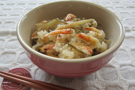 桜えびと塩昆布の炊き込みごはん