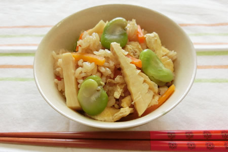 たけのことそら豆の炊き込みごはん