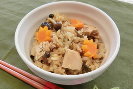 ツナと塩昆布の炊き込みごはん
