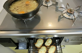 しめじとにんじんのオニオングラタン鍋