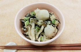 里芋とひじきの炊き込みごはん