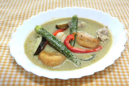 夏野菜のグリーンカレースープ