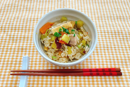 さつまいもと鶏の炊き込みご飯