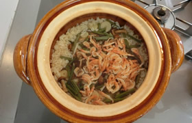 桜えびと山菜の炊き込みご飯