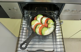 アボカドとトマトの焼きカプレーゼ