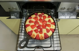 ヨーグルトといちごのケーキ
