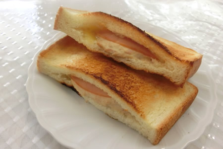 食パンでパニーニ