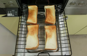食パンでパニーニ