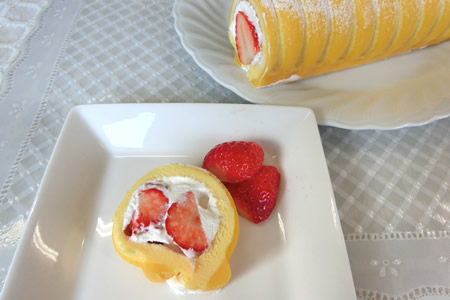 いちごのロールケーキ