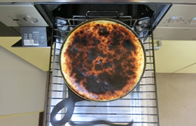 あんずのバスク風チーズケーキ