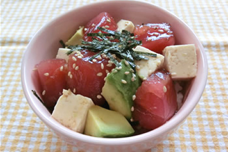 アボカドまぐろ丼
