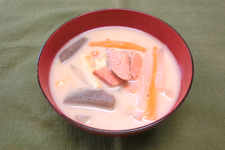 鮭と根菜の粕汁