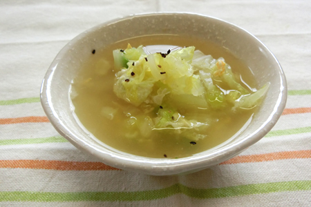 白菜とたまごのコンソメスープ