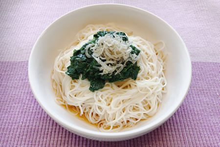 モロヘイヤとカリカリじゃこのそうめん