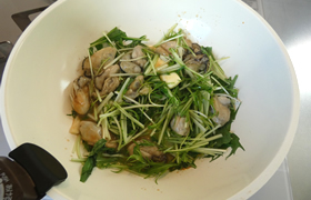 水菜と牡蠣の味噌バター炒め