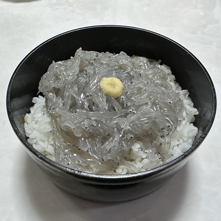 生しらす丼