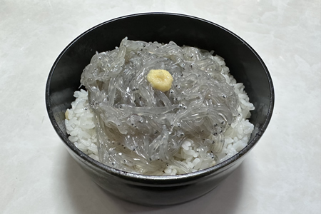 生しらす丼