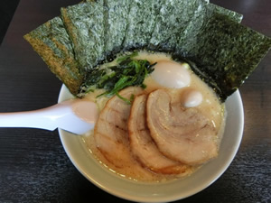 横浜家系ラーメン　魂心家　富士吉原店