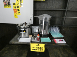 なぜ蕎麦にラー油を入れるのか。