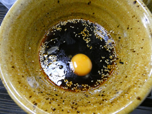 なぜ蕎麦にラー油を入れるのか。